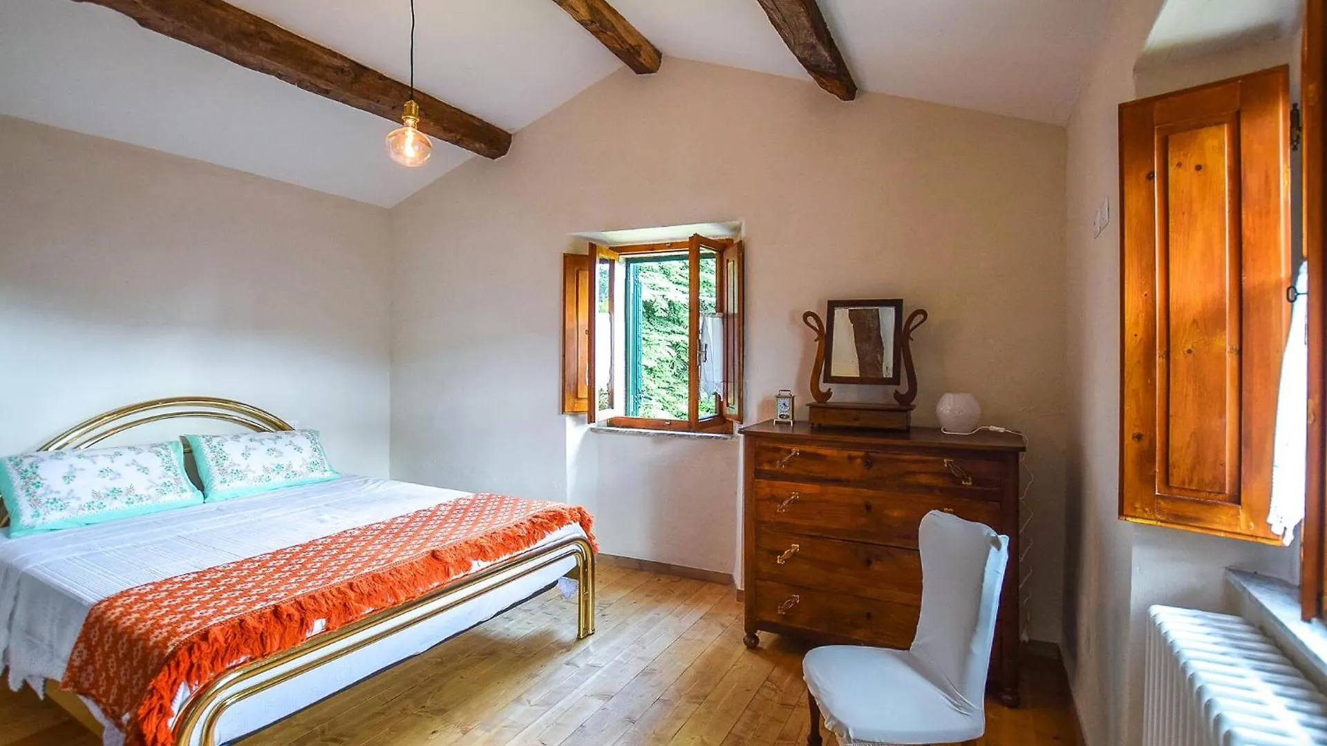 Stunning Home In Barga With Kitchen
