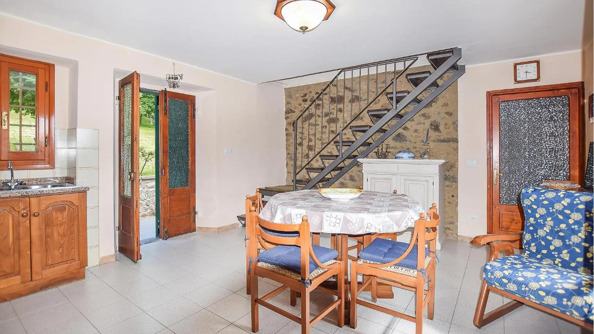 Semesterbostad Stunning Home In Barga With Kitchen