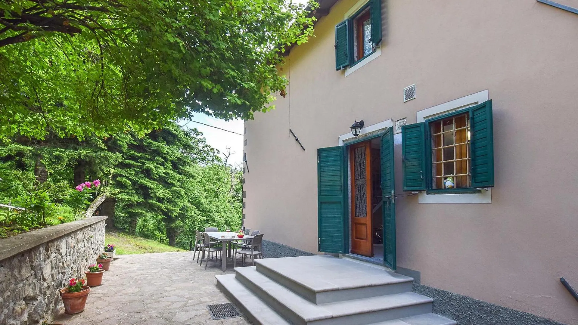 Stunning Home In Barga With Kitchen Italien