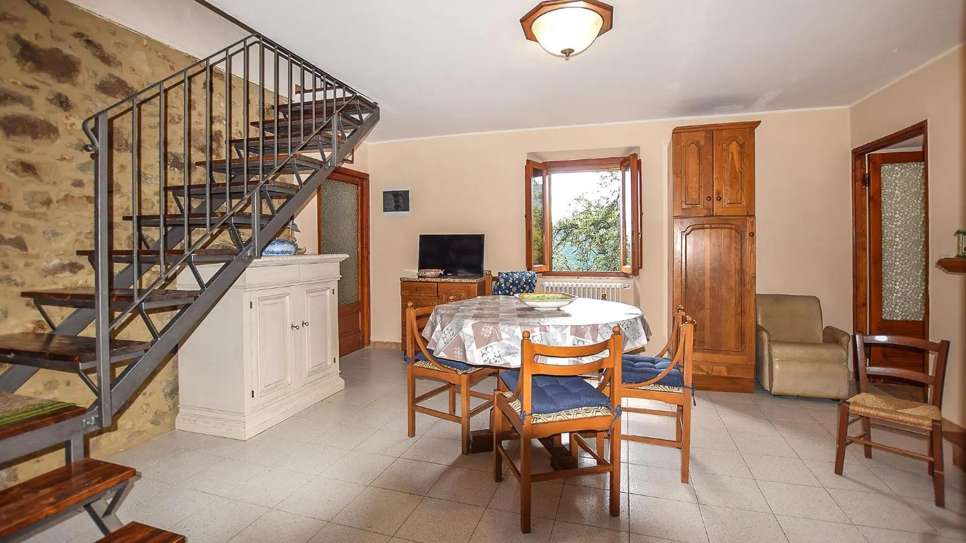 Stunning Home In Barga With Kitchen 0*,  Italien
